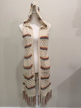 Miss Daisy Crochet Cardigan Size L Sleeveless Hooded Open Front Fringe Hem Cream
